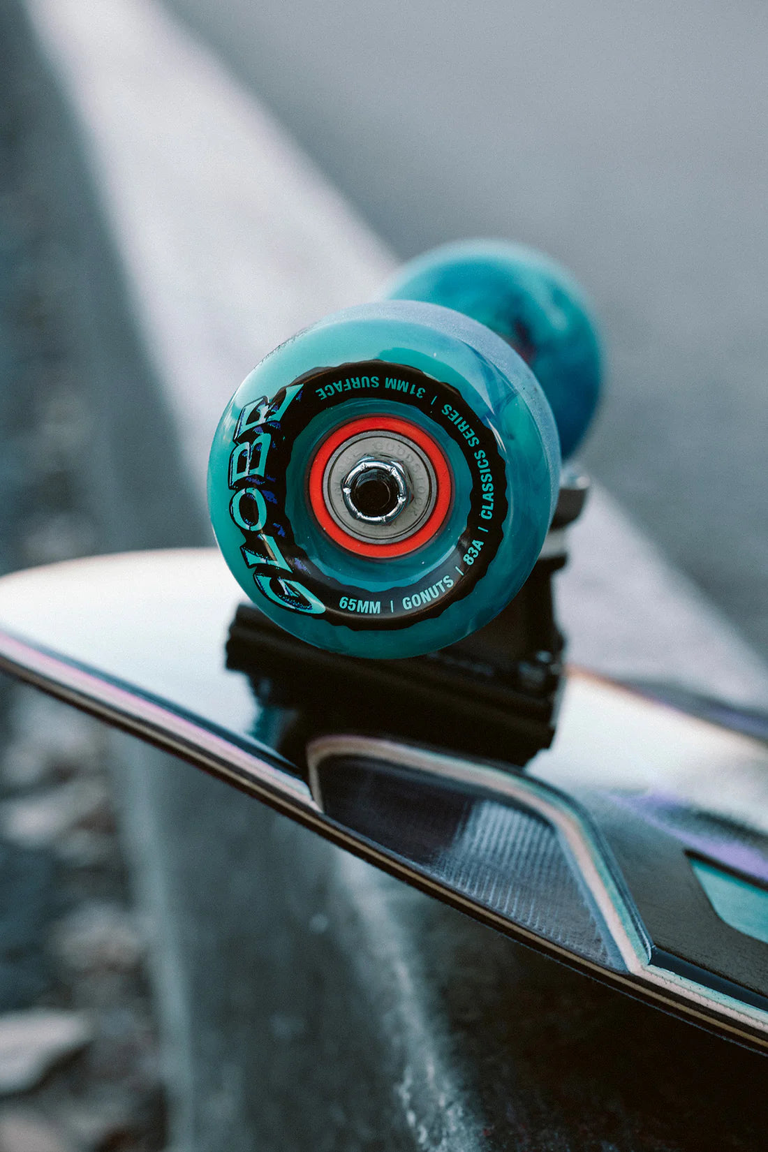 Cruiser Globe Talon 30" Black Blue Green